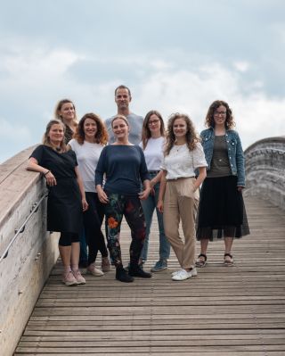 Naši milí, přejeme vám, aby zhoupnutí do nového roku proběhlo podle vašich představ a plánů. Aby byl nadcházející rok plný...